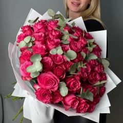 51 розовая Роза Эквадор с эвкалиптом