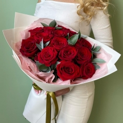 Розы красные 15 шт